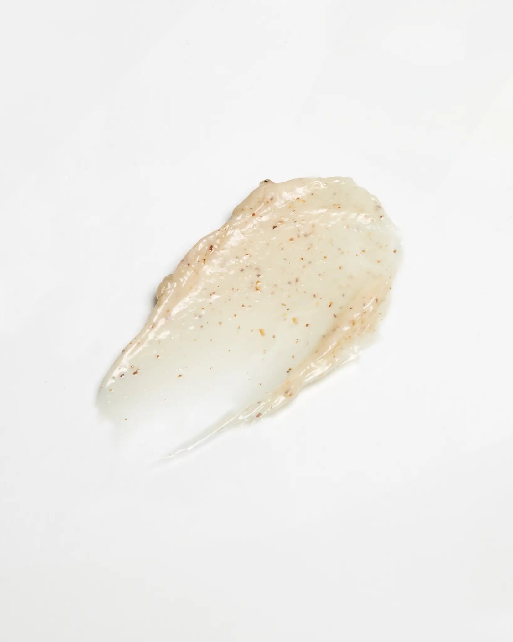 el limpiador facial ideal para una limpieza profunda y suave. Enriquecido con extracto de Heartleaf y Quercetinol, este limpiador elimina eficazmente impurezas, exceso de sebo y residuos acumulados en los poros, sin resecar la piel. Su fórmula calmante y purificante es perfecta para pieles sensibles, dejándola fresca, equilibrada y visiblemente más limpia. Incorpora este limpiador coreano a tu rutina diaria y consigue una piel más clara, sana y radiante desde el primer uso.