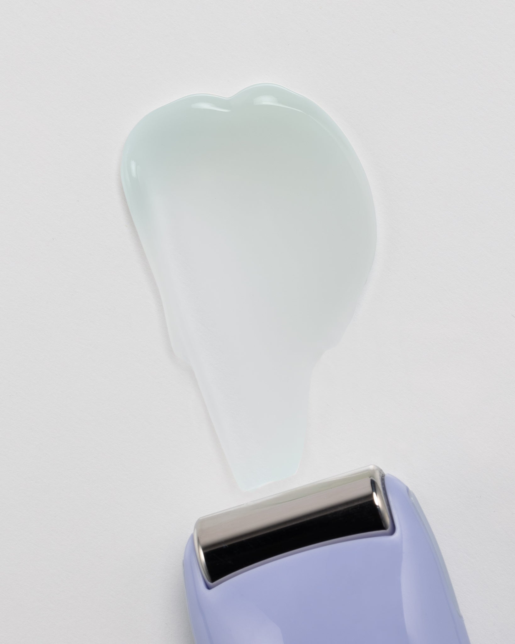 Freeze Tag Ice Roller (Suero facial con aplicador roll-on)