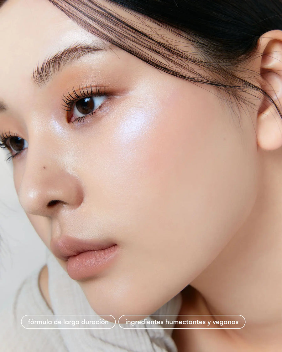 Maquillaje iluminador Dreambeam de Laka en Momiji Beauty, una tienda en línea líder en productos de belleza de alta calidad. Este iluminador de última generación es una opción esencial para lograr un resplandor natural y radiante. Con su textura suave y sedosa, se fusiona perfectamente con la piel, proporcionando un brillo sutil y duradero. Explora nuestra colección de productos Laka y lleva tu rutina de belleza al siguiente nivel con este imprescindible iluminador. 
