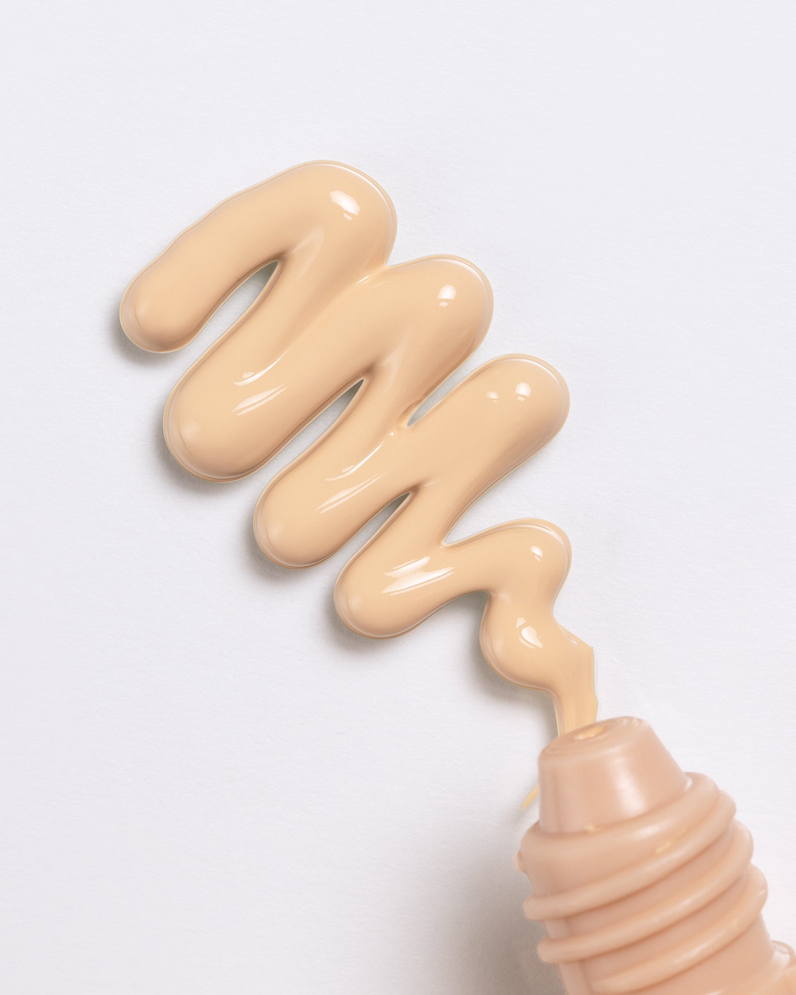 No. 3 Porcelain Base-Skip Tone Up Beige (Base en crema)
