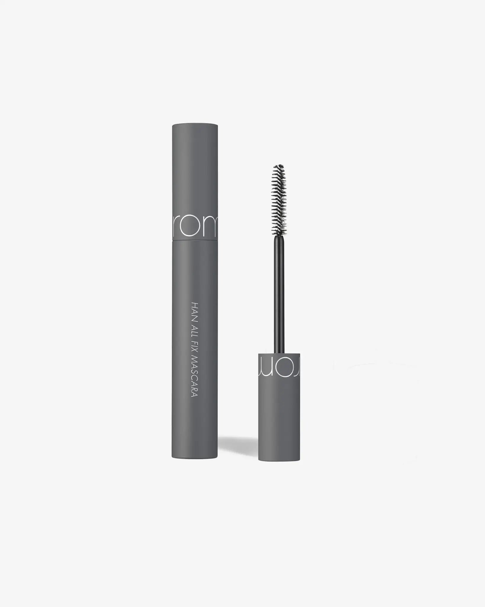 La máscara de pestañas Rom&nd de Momiji Beauty ofrece volumen y longitud excepcionales para una mirada impactante. Esta máscara para pestañas de alta calidad proporciona un acabado dramático sin grumos, perfecto para el maquillaje diario o nocturno. Su fórmula resistente al agua garantiza pestañas definidas durante todo el día, mientras que su aplicador ergonómico permite una cobertura uniforme desde la raíz hasta las puntas.