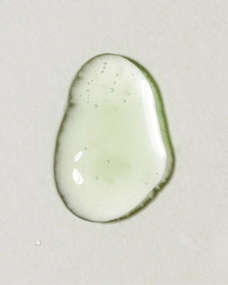 Con un concentrado activo de extracto de noni, que proporciona hidratación y nutrición profunda a tu piel.
Contiene adenosina que ayuda a reducir líneas finas, mientras que sus otros ingredientes activos alivian la irritación de una forma visible. Textura ligera con un acabado fresco. Apta para todo tipo de piel, ideal para piel sensible.
