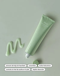 Crema hidratante de Heartleaf de ABIB en Momiji Beauty. Esta crema innovadora está formulada con extracto de Heartleaf, conocido por sus propiedades calmantes y purificantes. Con una textura ligera y de rápida absorción, esta crema proporciona una hidratación profunda sin dejar sensación grasosa en la piel. Es perfecta para todo tipo de piel, incluidas las más sensibles.