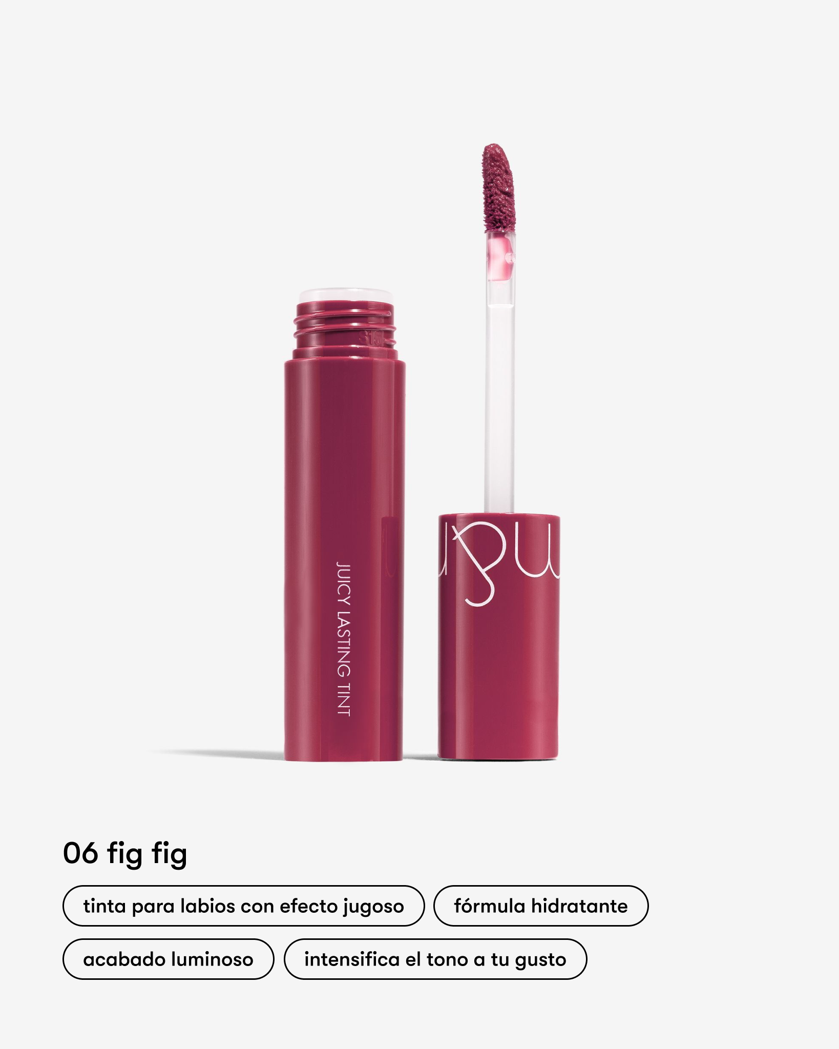 Tinta labial Juicy Lasting en tono Fig Fig Rom-nd en Momiji Beauty. Sumérgete en un mundo de color y durabilidad, te ofrece labios con una pigmentación intensa, acabado jugoso  y radiante durante horas. Su fórmula de larga duración se desliza suavemente sobre tus labios, proporcionando una cobertura uniforme y confortable sin retoques constantes. Enriquecida con ingredientes hidratantes, como la jugosa esencia de higo, esta tinta labial nutre y protege tus labios, manteniéndolos suaves y sedosos. 