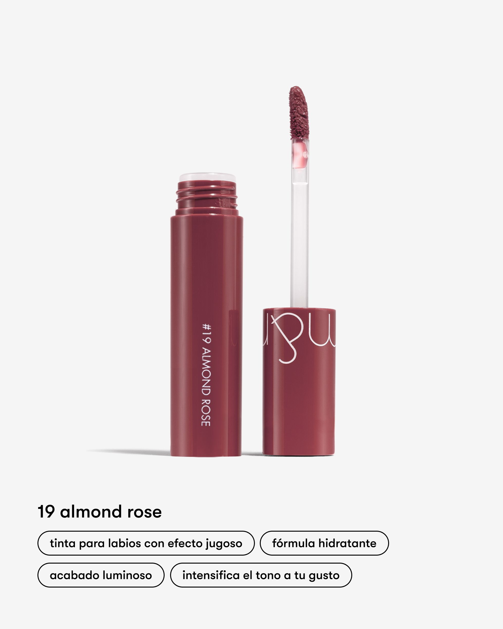 Tinta labial Juicy Lasting en tono Almond Ros Rom-nd en Momiji Beauty. Ofrece un color vibrante y duradero, infundido con el encanto de los almendros en flor. Con un acabado jugoso que resalta la belleza natural de tus labios. Esta tinta labial ofrece una experiencia sensorial incomparable que se desliza suavemente sobre tus labios, dejándolos suaves, hidratados y radiantes. 