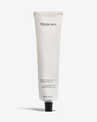 Crema hidratante Gentle Rice Ferment de Hyeja para una piel equilibrada y radiante! Esta crema única está enriquecida con fermentos de arroz, que ayudan a nutrir y fortalecer la barrera cutánea, promoviendo una piel más saludable y resistente. Su fórmula suave y ligera se absorbe rápidamente, dejando la piel hidratada y revitalizada sin sensación grasosa. Además, los probióticos añadidos ayudan a equilibrar la microbiota de la piel, promoviendo un cutis radiante y claro. 