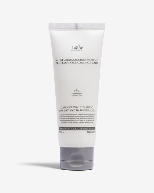 shampoo hidratante de Lador en Momiji Beauty, la clave para un cabello suave y saludable. Formulado con ingredientes naturales como el aceite de argán y la vitamina E, este shampoo proporciona una limpieza suave y efectiva mientras hidrata y fortalece tu cabello. Su fórmula ligera y de pH equilibrado es adecuada para todo tipo de cabello, dejándolo limpio, suave y manejable. 
