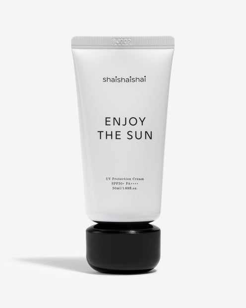 Protector Solar de Shaishaishai en Momiji Beauty, una defensa esencial para tu piel contra los daños causados por los rayos UV. Este protector solar, con una fórmula ligera y no grasa, proporciona una protección efectiva contra los rayos UVA y UVB, ayudando a prevenir quemaduras solares y el envejecimiento prematuro de la piel. Además, está enriquecido con ingredientes hidratantes para mantener la piel suave y flexible.
