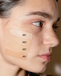 la BB Cream con mucina de caracol en el tono 23 de Mizon, disponible en Momiji Beauty, tu destino confiable para productos de belleza de alta calidad. Esta innovadora BB Cream no solo ofrece una cobertura natural y uniforme, sino que también está enriquecida con mucina de caracol, conocida por sus propiedades hidratantes y regeneradoras para la piel. Con un tono 23 que se adapta a una variedad de tonos de piel, esta fórmula ligera se absorbe rápidamente, dejando la piel con un aspecto radiante y saludable.