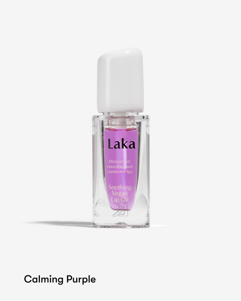 labial brillante vegano de Laka en Momiji Beauty, tu destino confiable para productos de belleza éticos y de alta calidad. Este labial ofrece un brillo radiante y un color intenso que se mantiene impecable durante todo el día. Con una fórmula vegana y libre de crueldad animal, este labial es una opción consciente y respetuosa con el medio ambiente. Disponible en una variedad de tonos modernos y elegantes, esta fórmula hidratante se desliza suavemente sobre los labios para un acabado lujoso. 
